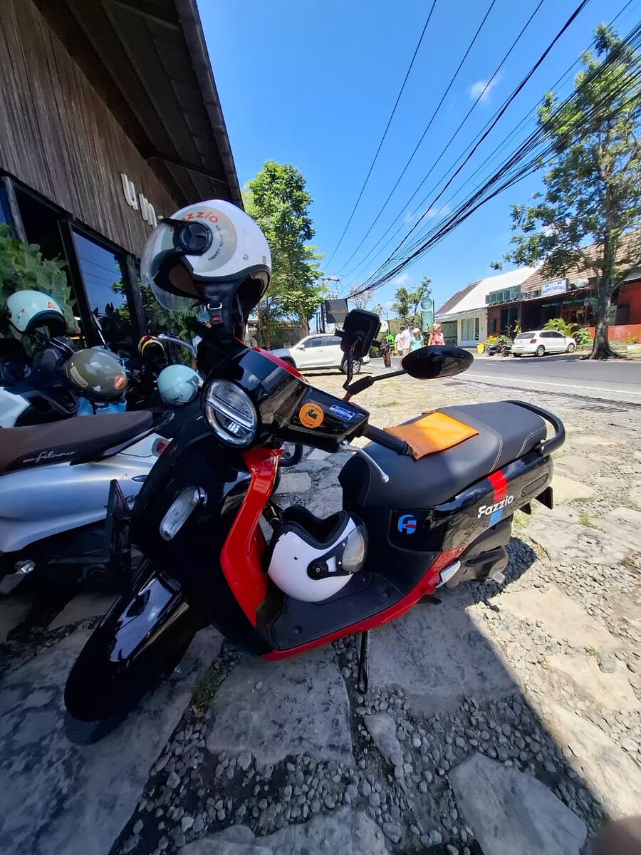 Yamaha Fazzio rental motorbike at Lucky Rental Seminyak