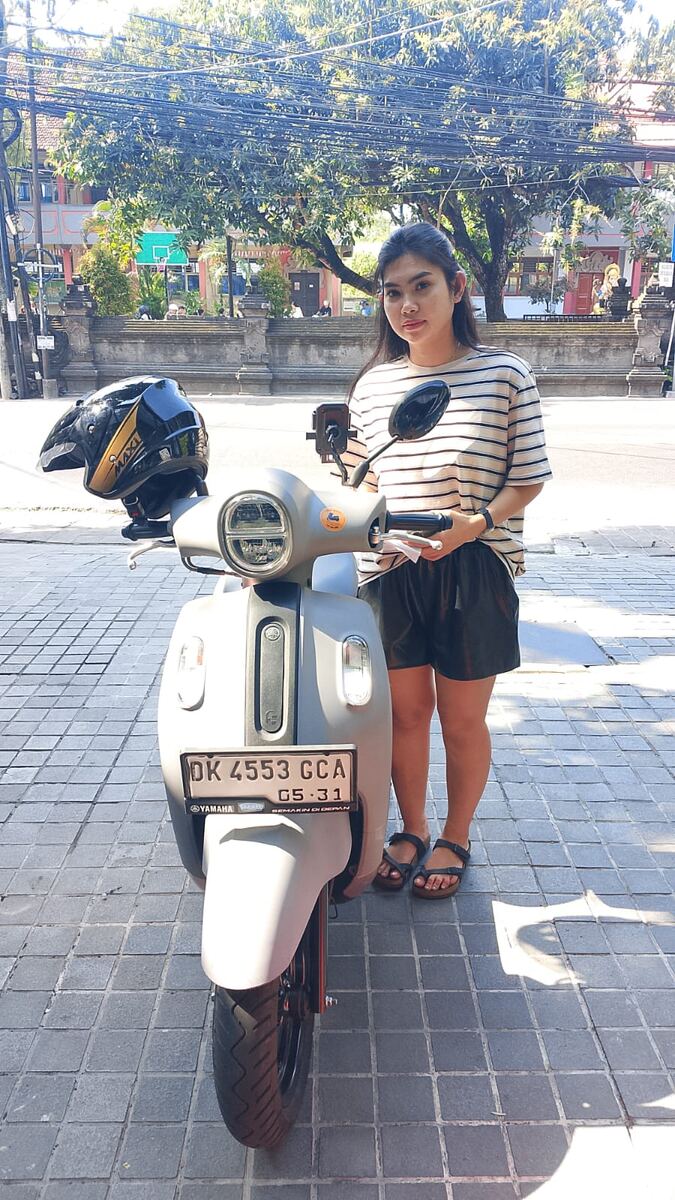 Customer with a cream Yamaha Fazzio in Seminyak