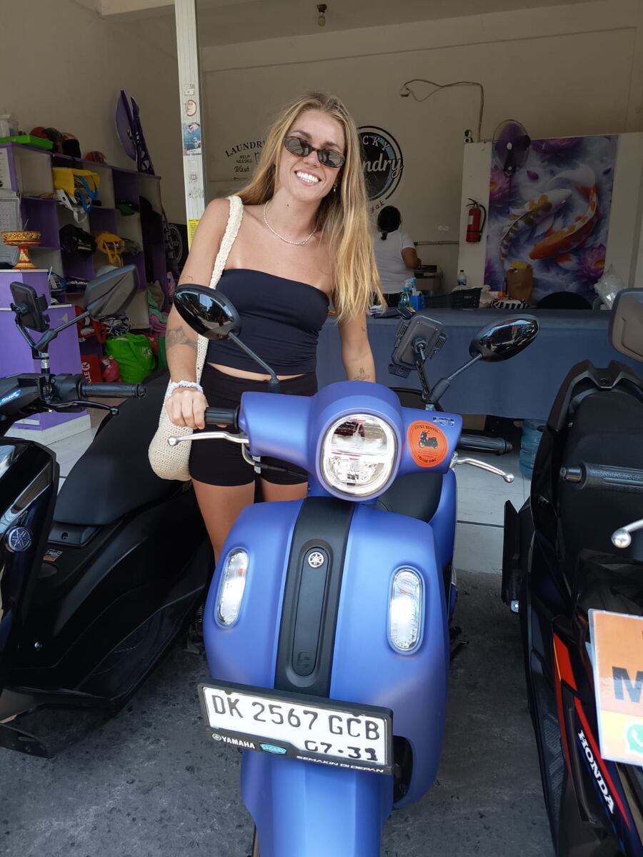 Customer with a blue Yamaha Fazzio